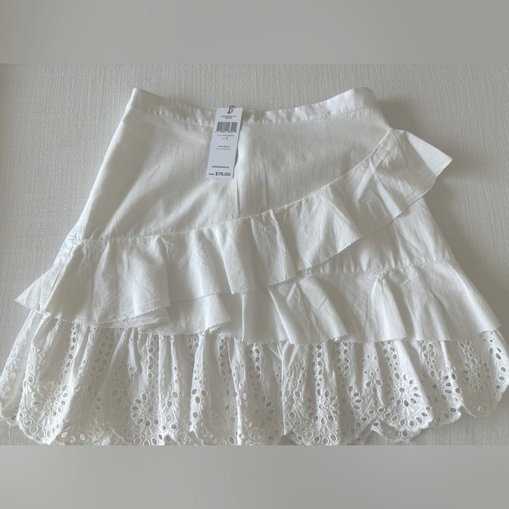 BCBGeneration White ruffle cotton skit NWT